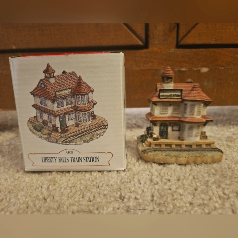 Vintage 1993 Liberty Falls Train Station #AH21 The Americana Collection